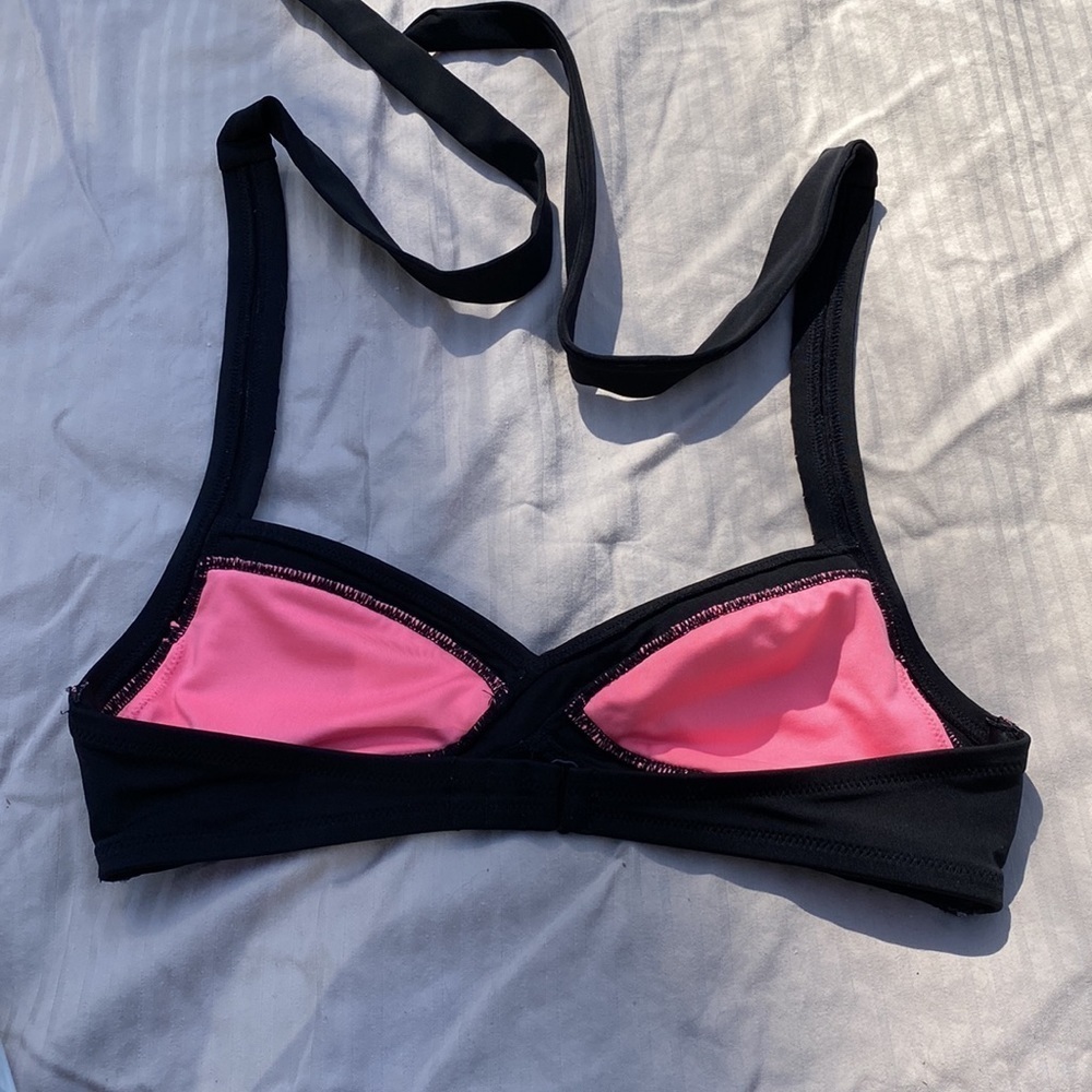 Victoria’s Secret pink bikini top🏖 - Picture 5 of 5
